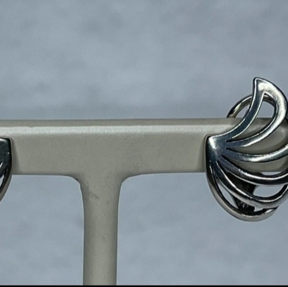 James Avery Open Shell Ear Clips - Picture 6 of 7